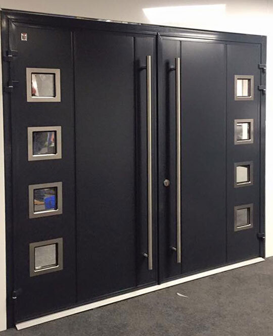 Teckentrup Carteck Side Hinged Solid Vertical Smooth In Black With Bling Alpha Windows D Handles