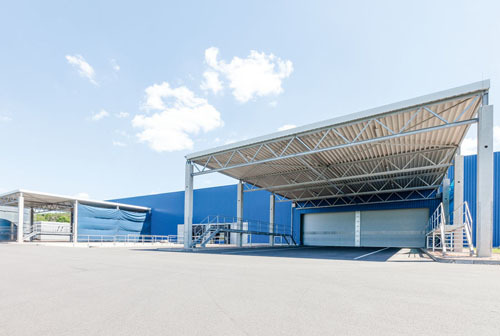 Teckentrup Rolltore ThermoTeck im neuen Truckport ELVIS AG.