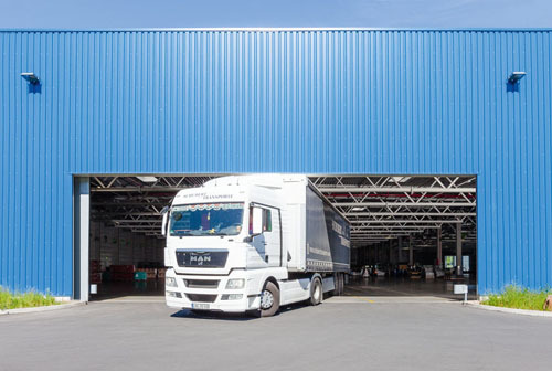 Teckentrup Rolltore ThermoTeck im neuen Truckport ELVIS AG.