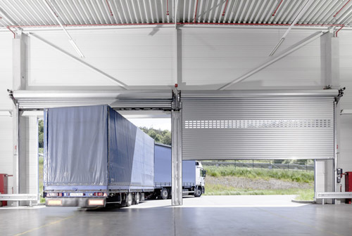 Teckentrup Rolltore ThermoTeck im neuen Truckport ELVIS AG.