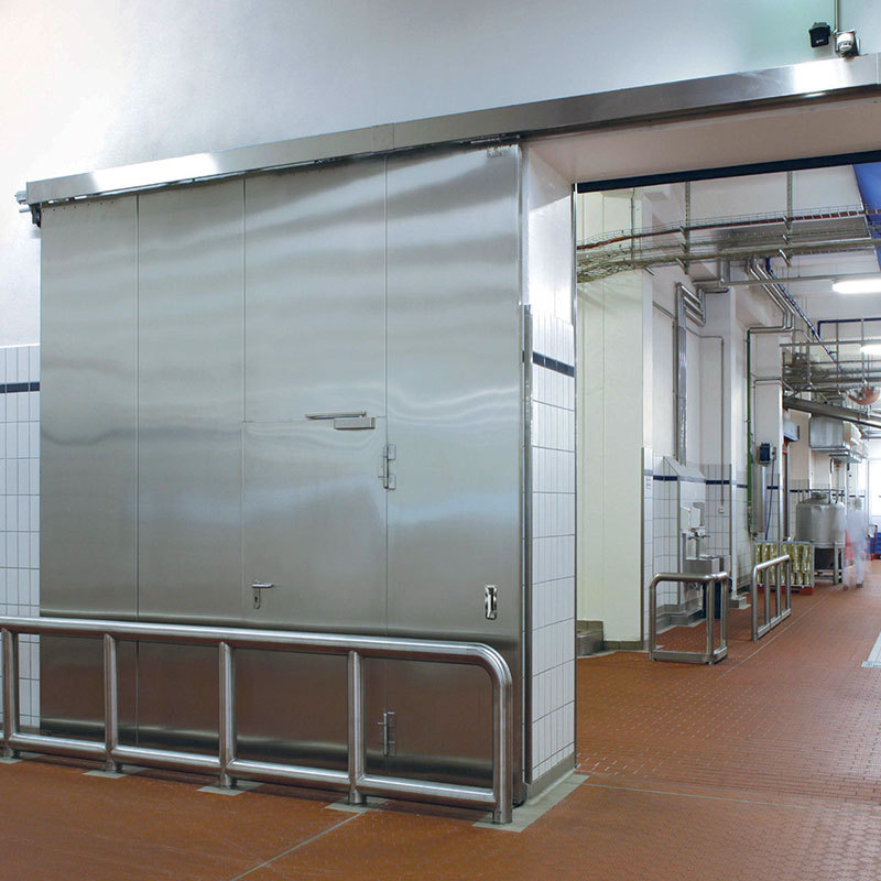 T30 fire protection sliding door, with wicket door, in the food production sector