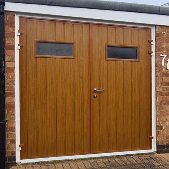 Teckentrup Carteck Side Hinged Centre Ribbed Horizontal Smooth In Golden Oak With Rectangle 1 Windows