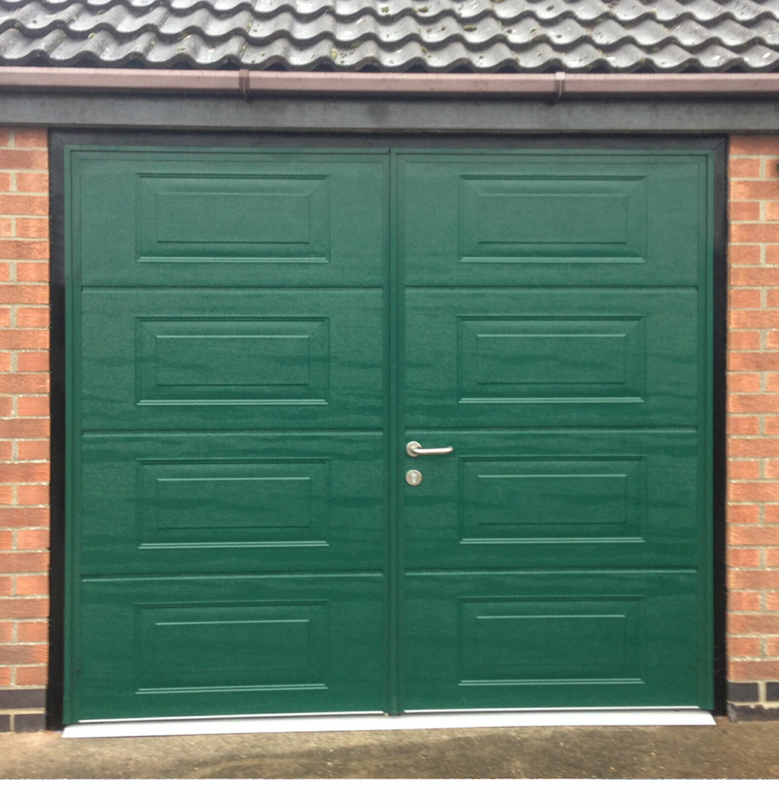CarTeck Insulated Georgian Side Hinged Garage Door - Woodgrain Moss Green