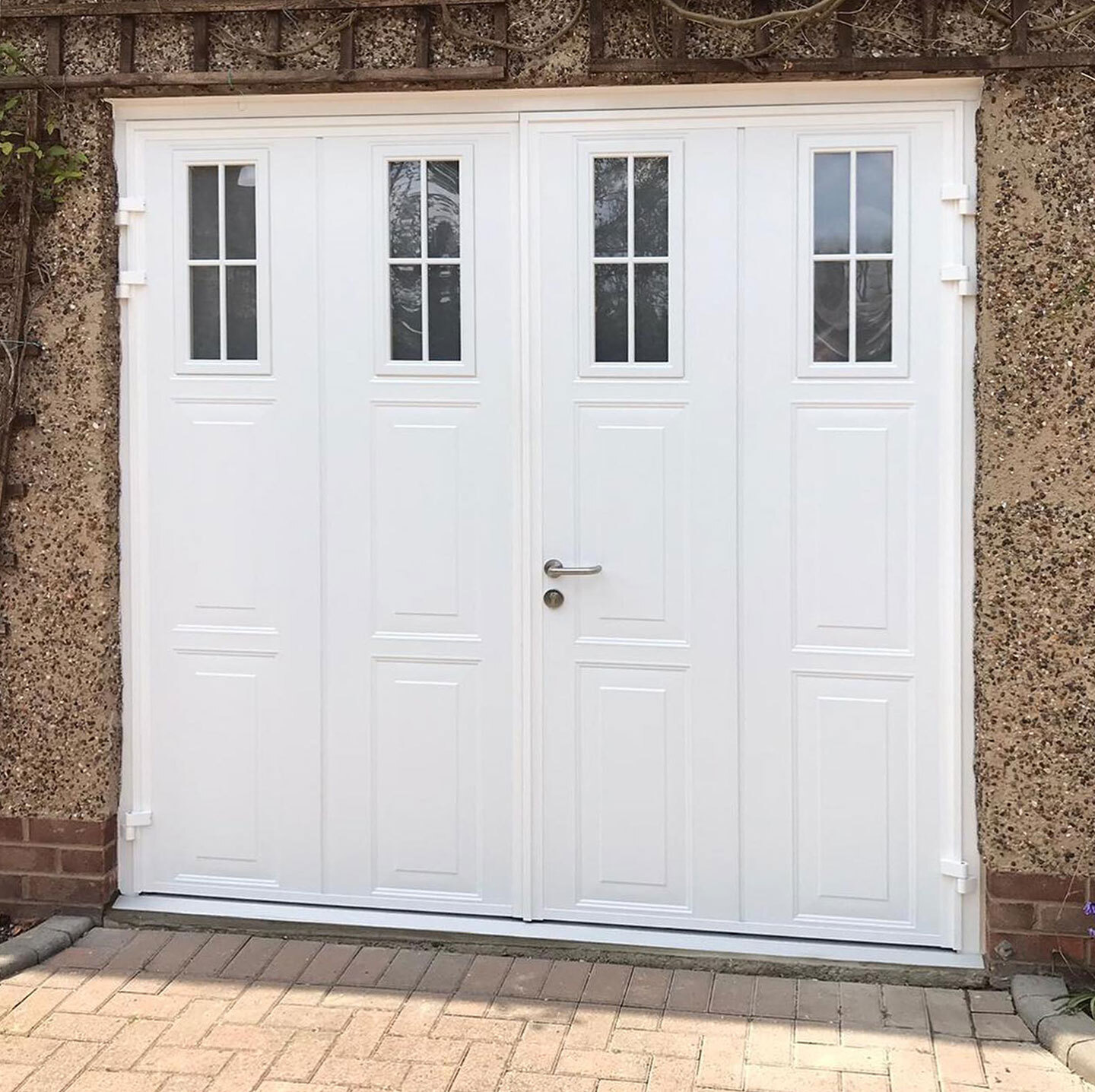 Teckentrup Carteck Side Hinged Georgian Vertical Woodgrain In White With Cross Mullion Windows