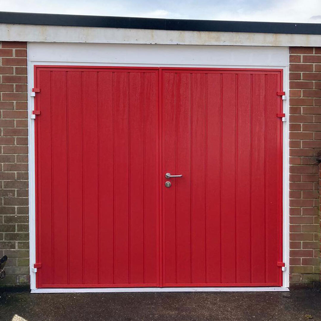 Teckentrup Carteck Side Hinged Standard Ribbed Woodgrain Vertical In Flame Red